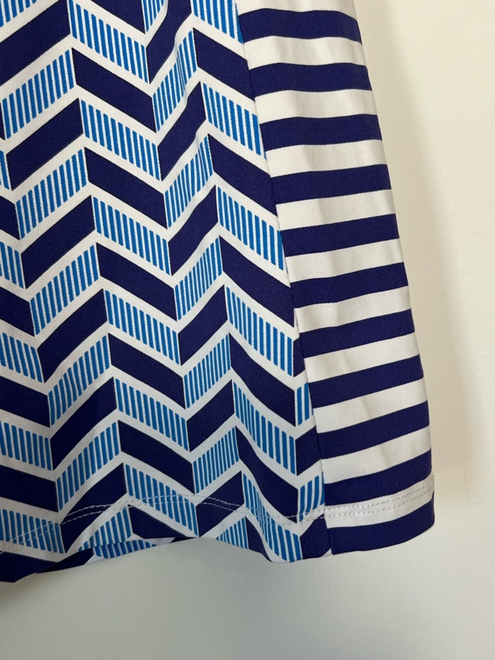 J. McLaughlin Catalina Cloth Palm Springs Skort Navy & Blue Chevron Stripes - Picture 6 of 11